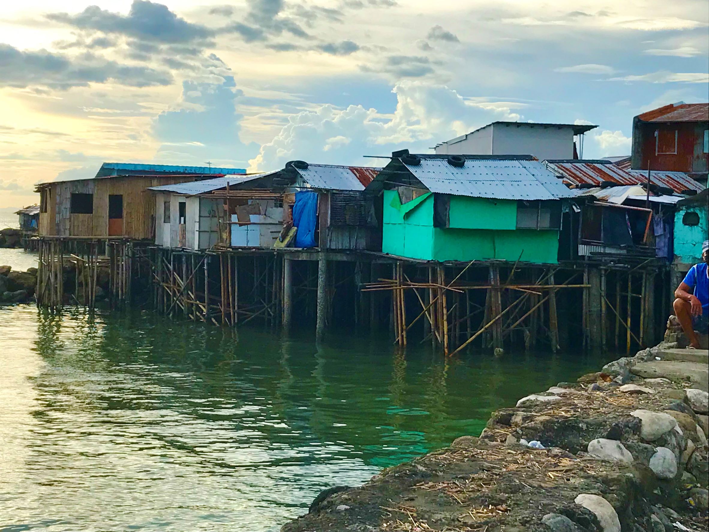 Illegal settlements at the waterfront in Iloilo, the Philippines, a city renowned for its rich history and culture. Photo taken by Peilei Fan on Nov. 11, 2022.